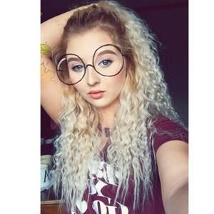 Meet your Posher, Abigail